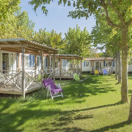 Riva Nuova Village База отдыха Мартинсикуро